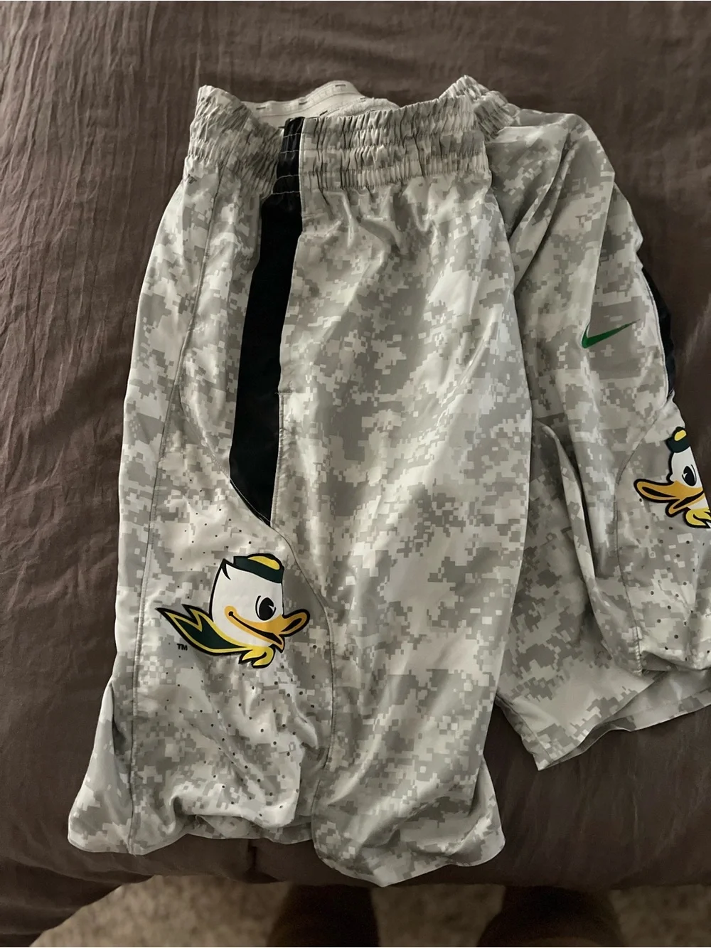 Rare 2013 Nike Oregon Ducks Digital Camo Dri-FIT Basketball Shorts L 💛💚
